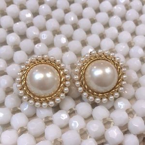 Vintage Signed Richelieu Gold Pearl Clip on Earrings